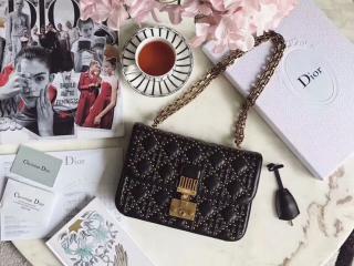 ディオール 【M5818CNOB M900】 Dior ブラック スタッズラムスキン « Dioraddict » フラップバッグ ショルダー、クロスキャリー