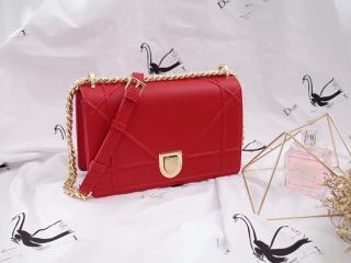 ディオール 【M0422OVKK M41R】 赤色 スタッズラムスキン DIORAMA フラップバッグ スタッズで描かれたアーシカナージュモチーフ