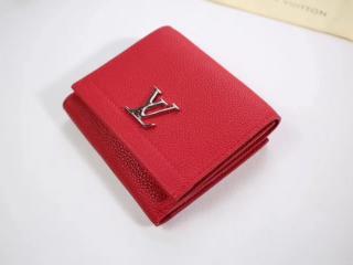 【M64308】 ルイヴィトン 二つ折り財布 スーパーコピー 「LOUIS VUITTON」 ポルトフォイユ・ロックミーII コンパクト ミニ財布 トリヨン ヴィトン 小銭入れ 3色 ルビー
