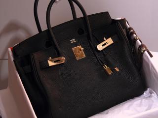 エルメスの定番birkinシリーズ ゴールド金具 レディース エルメスの大人気 ハンドバッグ 国産牛革（レイシ皮模様）と小牛革の裏