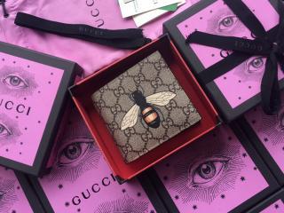 【451268 K5V1N 8666】 GUCCI グッチ 財布 スーパーコピー オンライン限定 ビー（ハチ）プリント GGスプリーム ウォレット メンズ 二つ折り財布