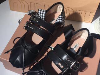 Saint Laurentレザーブーツ☆ロゴヒール☆ Saint Laurentブーツ Saint Laurentレザーブーツ☆ロゴヒール☆ Saint Laurentブーツ