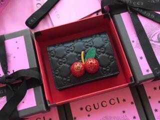 【476050 0G6ET 1060】 GUCCI グッチ 財布 コピー チェリー グッチ シグネチャー カードケース(コイン＆紙幣入れ付き) レディース 二つ折り財布 2色選択可 ブラック