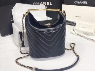 【A57861 Y83679 94305】 CHANEL シャネル バッグ コピー 2018AW 新作 バケット バッグ ラムスキン シェブロン ラム×ゴールド金具 レディース ショルダーバッグ 4色選択可 ブラック