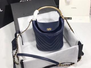【A57861 Y83679 0B821】 CHANEL シャネル バッグ コピー 2018AW 新作 バケット バッグ ラムスキン シェブロン ラム×ゴールド金具 レディース ショルダーバッグ 4色選択可 ネイビーブルー