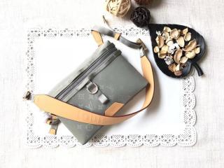 【M43889】 LOUIS VUITTON ルイヴィトン モノグラム･チタニウム バッグ スーパーコピー ヴィトン メンズ メッセンジャー PM
