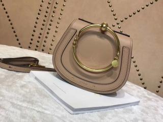CHLOÉ クロエ バッグ コピー「NILE」スムースカーフスキンとスエードカーフスキンミディアムブレスレットバッグ レディース ショルダーバッグ 【CHC17US301HEU268】 7色選択可 Biscotti Beige