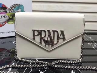 【1BD097 CLOASKF0009】 PRADA プラダ マクロ バッグ スーパーコピー Macro ロゴレザークロスボディバッグ レディース チェーンショルダーバッグ 5色選択可 ホワイト