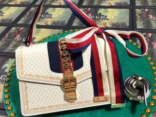 【421882 0KLLG 9164】 GUCCI グッチ シルヴィ バッグ スーパーコピー 〔Sylvie〕 スターフレームモチーフスモールバッグ レディース ショルダーバッグ 2色可選択 ホワイト レザー