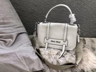 【5BD078_2BYA_F0009_V_OOO】 MIUMIU ミュウミュウ バッグ スーパーコピー Grace Lux レザー レディース ショルダーバッグ 4色選択可 ホワイト