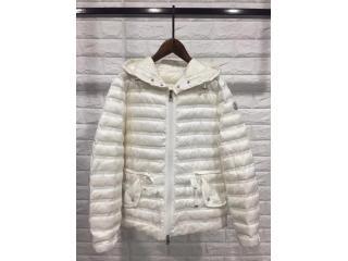 人気商品 MONCLER(モンクレール)ダウン　 90％ダウン、10％フェザー コート人気アイテム