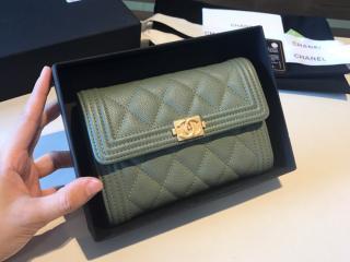 【A84302 ch324】 BOY CHANEL ボーイ シャネル 財布 スーパーコピー スモール フラップ ウォレット グレインド ゴートスキン レディース 三つ折り財布 ゴールド金具 8色可選択