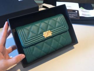 【A84302 ch325】 BOY CHANEL ボーイ シャネル 財布 コピー スモール フラップ ウォレット グレインド ゴートスキン レディース 三つ折り財布 ゴールド金具 8色可選択