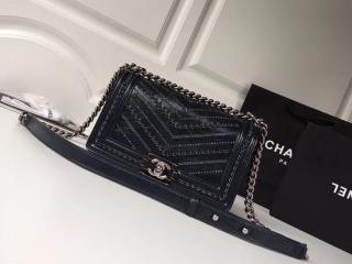 【A67086 Y83968 5B047】 BOY CHANEL ボーイ シャネル バッグ コピー 18/19年秋冬 ハンドバッグ メタリック クランプル カーフスキン レディース ショルダーバッグ 4色可選択 ネイビーブルー