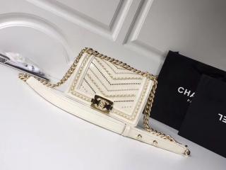 【A67085 Y83967 10601】 BOY CHANEL ボーイ シャネル バッグ スーパーコピー 18/19年秋冬 スモール ハンドバッグ クランプル カーフスキン レディース ショルダーバッグ 4色可選択 ホワイト