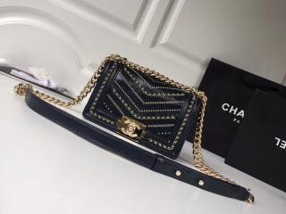 【A67085 Y83967 5B047】 BOY CHANEL ボーイ シャネル バッグ コピー 18/19年秋冬 スモール ハンドバッグ クランプル カーフスキン レディース ショルダーバッグ 4色可選択 ネイビーブルー