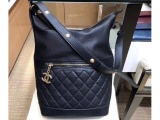 【A57966 Y83978 94305】 CHANEL シャネル バッグ コピー 2018/19年秋冬 グレインド カーフスキン & カーフスキン ホーボー バッグ ゴールド金具 3色可選択 ブラック