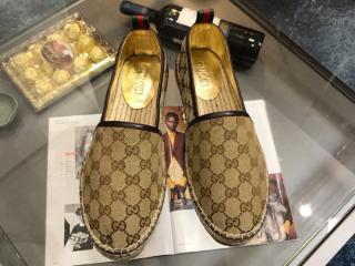 gucci　フラットシューズ　 レディース＆メンズともに人気ブランド　グッチカジュアルシューズ