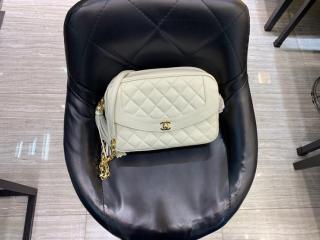 【AS0001 Y84080 10601】 CHANEL シャネル バッグ コピー カメラ ケース ラムスキン レディース ショルダーバッグ 3色可選択 ホワイト