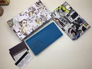 【2MV836_2MB8_F0XWJ】 PRADA プラダ 長財布 スーパーコピー Saffiano 「サフィアーノ」レザー 財布 メンズ 二つ折り財布 ネイビー/ブルー