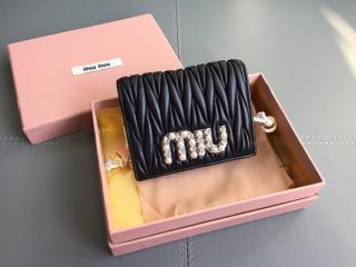 【5MV204_2BSQ_F0002】 MIUMIU ミュウミュウ 財布 スーパーコピー MATELASSE 「マテラッセ」レザー レディース 二つ折り財布 3色可選択 ブラック