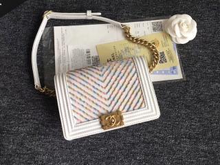 【AS0093 Y84120 10800】 BOY CHANEL ボーイ シャネル シャネル バッグ コピー 19SS エンブロイダリー カーフスキン ウエスト バッグ レディース ショルダーバッグ 3色可選択 アイボリー