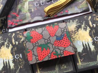 【573839 GZRAT 8483】 GUCCI グッチ 財布 スーパーコピー ストロベリー プリント GGカードケース（コイン＆紙幣入れ付き） レディース 二つ折り財布