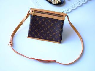 【M44879】 LOUIS VUITTON ルイヴィトン モノグラム バッグ スーパーコピー ソミュール・メッセンジャー PM メンズ ショルダーバッグ