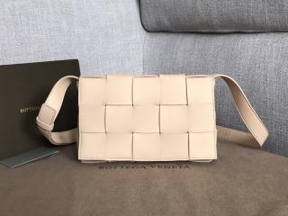 【578004-1】 BOTTEGA VENETA ボッテガ・ヴェネタ バッグ スーパーコピー CASSETTE マキシ イントレッチオ カセット レディース ショルダーバッグ 5色可選択