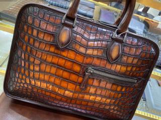 Berluti ベルルッティメンズ用ワニ革 ビジネスバッグ Un Jour Nero Grigio