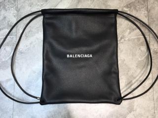 【ciaga580-1】 BALENCIAGA バレンシアガ バッグ コピー バックパック 小牛革 34x40cm 2色可選択 黑色
