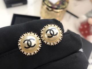 シャネル パール丸形☆ピアス　クラシックモデル トップクラスの黄銅の材質（銀メッキ/金メッキ）