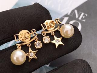 アクセサリー2019年バレンタイン限定　ピアス　ChristianDior パールピアス