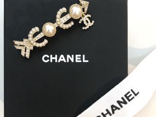 CHANEL 2020春夏新作矢印パールブローチ