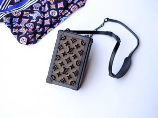 【M45044】 LOUIS VUITTON ルイヴィトン モノグラム バッグ スーパーコピー Vertical Soft Trunk ヴァーティカル・ソフトトランク メンズ ショルダーバッグ 2色可選択 ノワール
