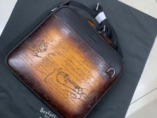 berlutiバッグ メンズ用斜めがけショルダーバッグ ベルルッティConsraste Miniバッグ サイズ：19*22*5cm