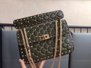 【ZW2B0122ARD0NO-6】 VALENTINO N級 ヴァレンティノ バッグ コピー ROCKSTUD SPIKE ロックスタッズ スパイク フルオカーフスキン ミディアムバッグ 2サイズ可選択