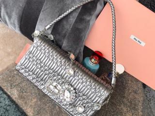 【5BD233-2】 MIUMIU N級 ミュウミュウ バッグ スーパーコピー Cloqué ミュウ クリスタル レザー レディース ショルダーバッグ 3色選択可