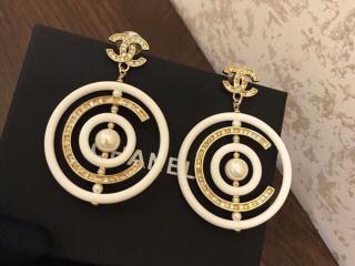 シャネルピアス 復古 CHANELイヤリング CCロゴピアス白い 黒を選択可
