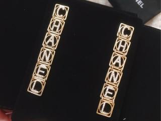 chanelピアス シャネル 揺れる イヤリング