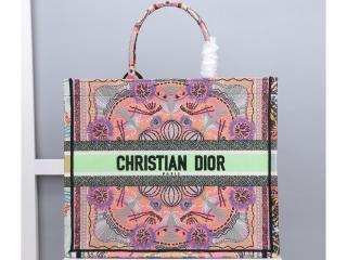 【M1286ZRLE_M886】 Dior ディオール バッグ コピー 20新作 Dior In Lights BOOK TOTE エンブロイダリー トートバッグ