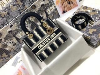 【M0565ORFQ_M928】 Dior ディオール バッグ コピー 21新作 Lady D-Lite ミディアムバッグ D-Stripes エンブロイダリー レディース バッグ