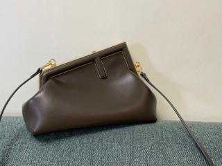 【first-4】 FENDI フェンディ バッグ コピー 21新作 ファースト スモール レザー レディース ショルダーバッグ 5色可選択