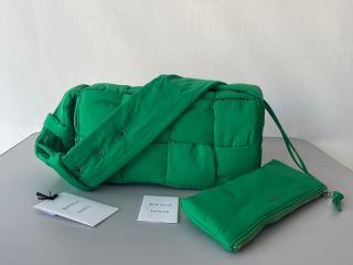 【628951-2】 BOTTEGA VENETA N級 ボッテガ・ヴェネタ バッグ スーパーコピー 21新作 パデッド テック カセット レディース ショルダーバッグ 4色可選択