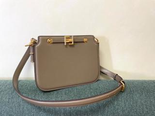 【Touch-4】 FENDI フェンディ バッグ スーパーコピー 22新作 TOUCH タッチ レザー レディース ショルダーバッグ