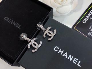 【シャネル人気・新作】 イヤリング Cocoマーク 揺れるチャームが可愛い