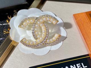 ピアス メタル＆レジンパール 【シャネル人気・新作】CHANEL ブローチ