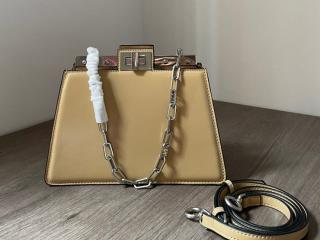 【Peekaboo-03】 FENDI フェンディ バッグ スーパーコピー 23新作 Peekaboo Cut Petite ピーカブー カット プチ レザー バッグ レディース ショルダーバッグ