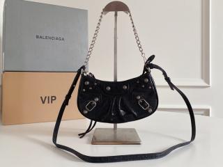 ﻿【695814-8】 BALENCIAGA バレンシアガ バッグ スーパーコピー 新作 Le Cagole Mini Bag チェーン付き アリーナラムスキン アンティーク調シルバー金具 ショルダーバッグ