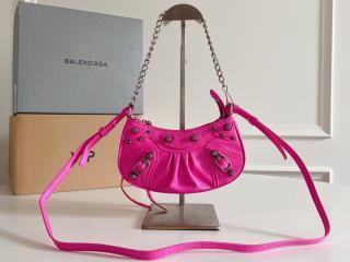 【695814-9】 BALENCIAGA バレンシアガ バッグ コピー 新作 Le Cagole Mini Bag チェーン付き アリーナラムスキン アンティーク調シルバー金具 ショルダーバッグ